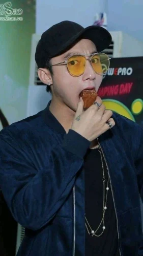 Meme Sơn Tùng 4