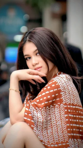 Mèo trắng vẽ nét mảnh kèm chữ "sao em tội thế mà là tội của vợ"
