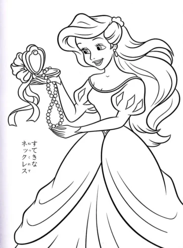 Ariel cầm chuỗi ngọc trai