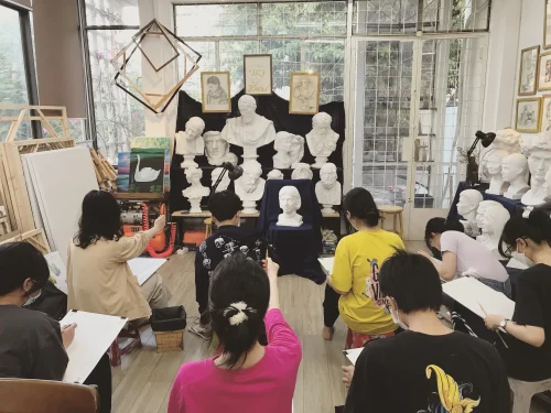 Tô tượng cho lớp học 20