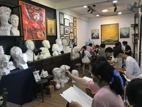 Tô tượng cho lớp học 24