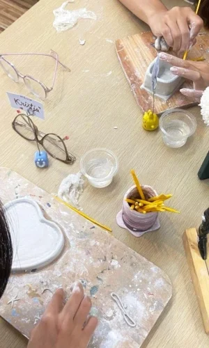 Tô tượng cho lớp học 25