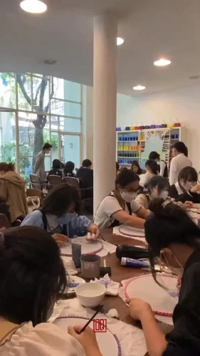 Tô tượng cho lớp học 53