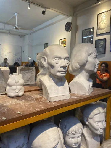 Tô tượng cho lớp học 22